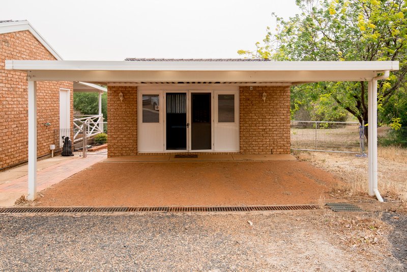 Photo - 8 Pine Knoll Drive, Dubbo NSW 2830 - Image 4