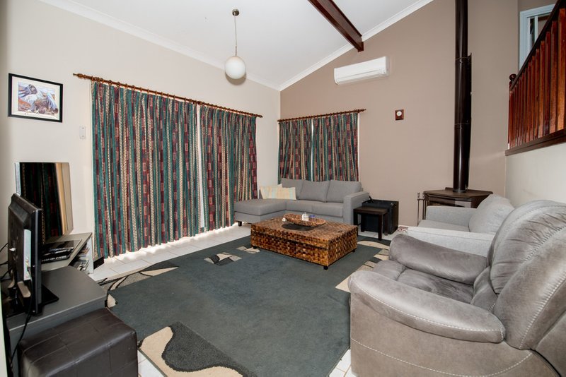 Photo - 8 Pine Knoll Drive, Dubbo NSW 2830 - Image 9