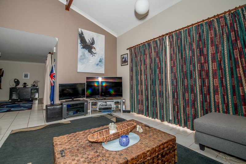 Photo - 8 Pine Knoll Drive, Dubbo NSW 2830 - Image 10