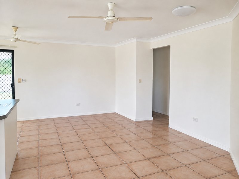 Photo - 8 Pinnata Place, Kirwan QLD 4817 - Image 4
