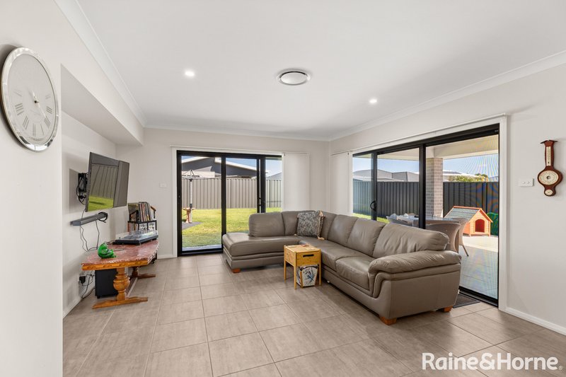 Photo - 8 Pitch Street, Rutherford NSW 2320 - Image 6