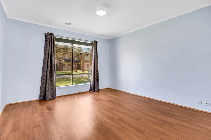 Photo - 8 Pitman Street, Craigieburn VIC 3064 - Image 7