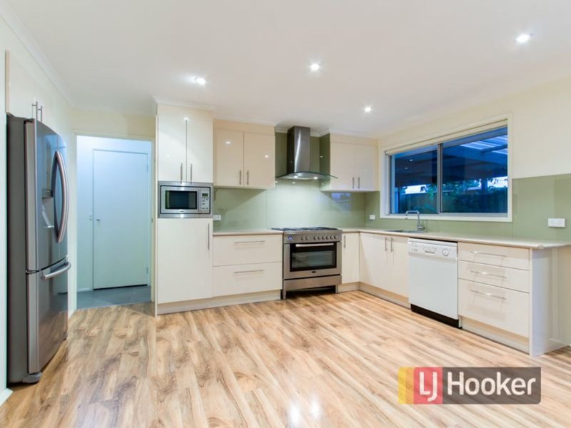 Photo - 8 Plateau Crescent, Hampton Park VIC 3976 - Image 2