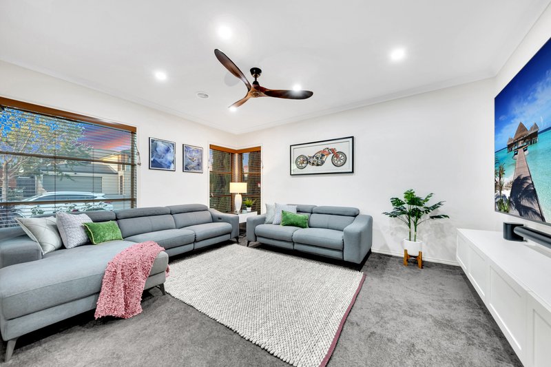 Photo - 8 Playfields Place, Wollert VIC 3750 - Image 3