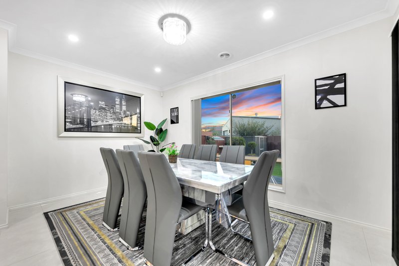 Photo - 8 Playfields Place, Wollert VIC 3750 - Image 11