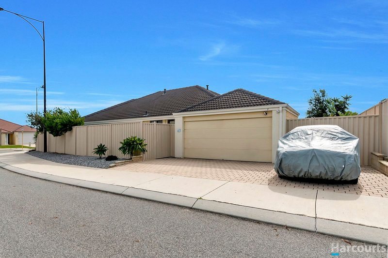 Photo - 8 Plumeria Rise, Sinagra WA 6065 - Image 2