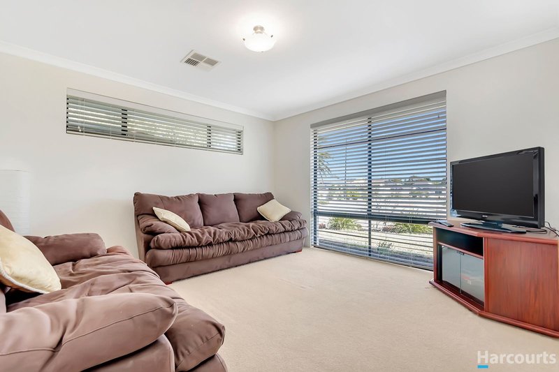 Photo - 8 Plumeria Rise, Sinagra WA 6065 - Image 4