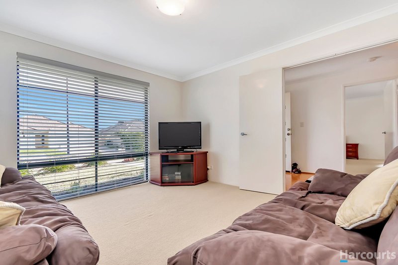 Photo - 8 Plumeria Rise, Sinagra WA 6065 - Image 5