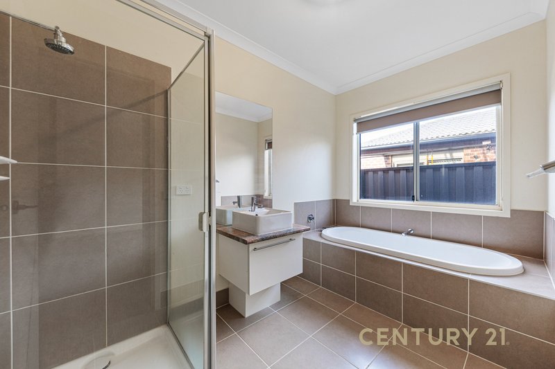 Photo - 8 Pointer Drive, Pakenham VIC 3810 - Image 3