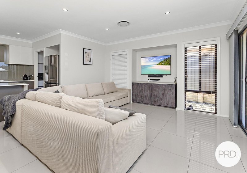 Photo - 8 Polsson Street, Horsley NSW 2530 - Image 5