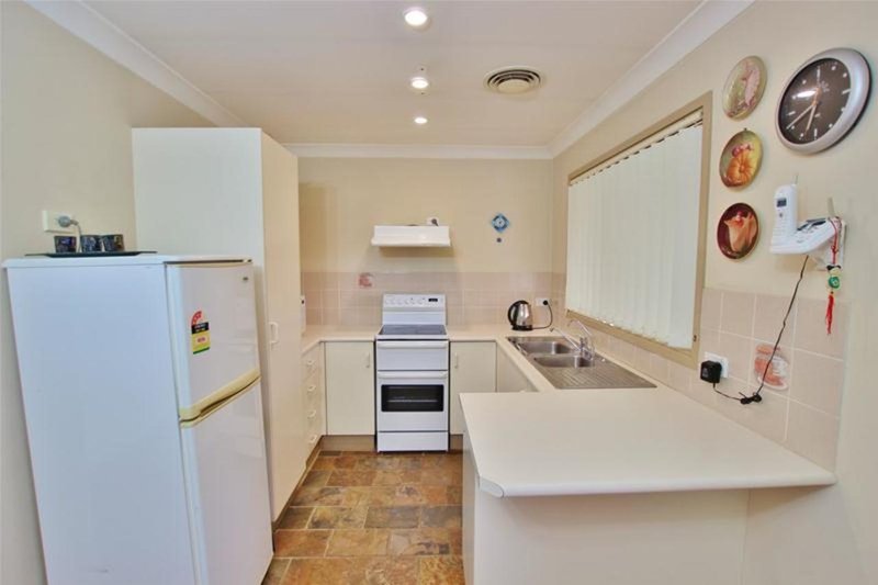 Photo - 8 Poppy Place, Macquarie Fields NSW 2564 - Image 6