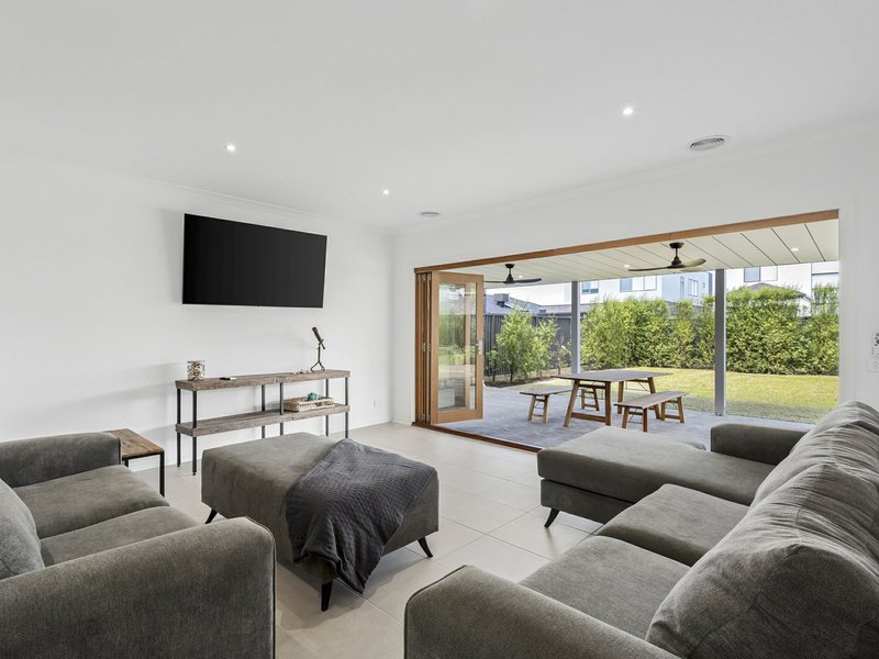 Photo - 8 Port Deakin Street, St Leonards VIC 3223 - Image 9