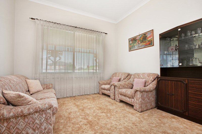 Photo - 8 Powell Street, Reservoir VIC 3073 - Image 3