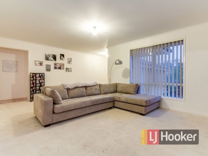 Photo - 8 Pownceby Court, Pakenham VIC 3810 - Image 2