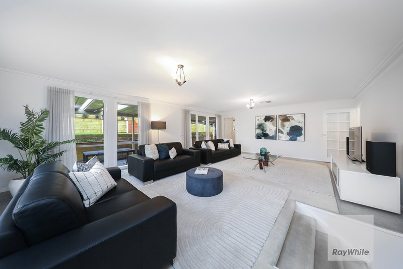 Photo - 8 Primula Boulevard, Gowanbrae VIC 3043 - Image 11