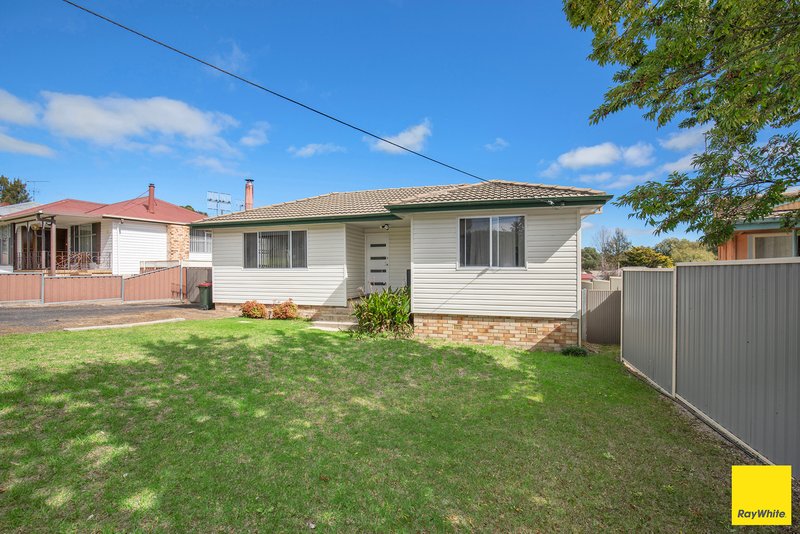 Photo - 8 Prince Avenue, Uralla NSW 2358 - Image 2