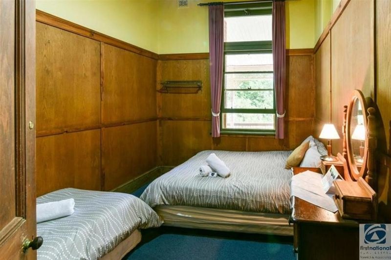 Photo - 8 Priory Lane, Beechworth VIC 3747 - Image 5