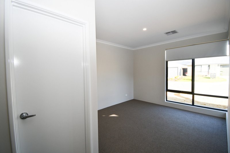 Photo - 8 Prismatic Drive, Baldivis WA 6171 - Image 3