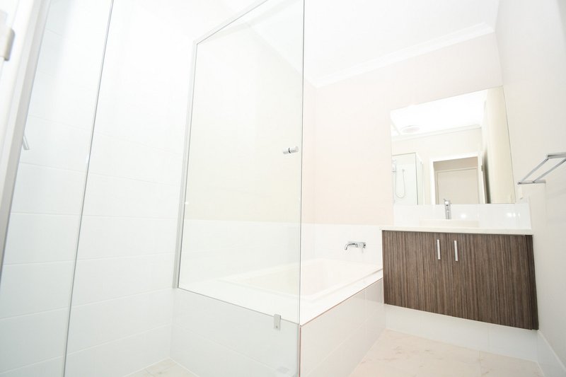 Photo - 8 Prismatic Drive, Baldivis WA 6171 - Image 11