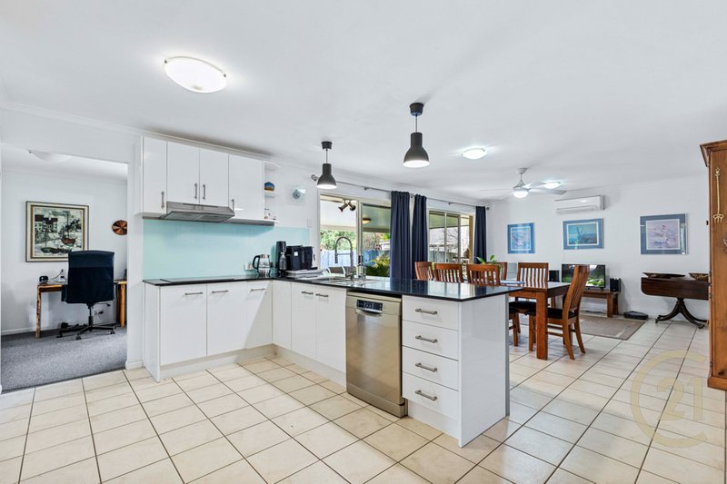 Photo - 8 Prospect Place, Upper Kedron QLD 4055 - Image 3