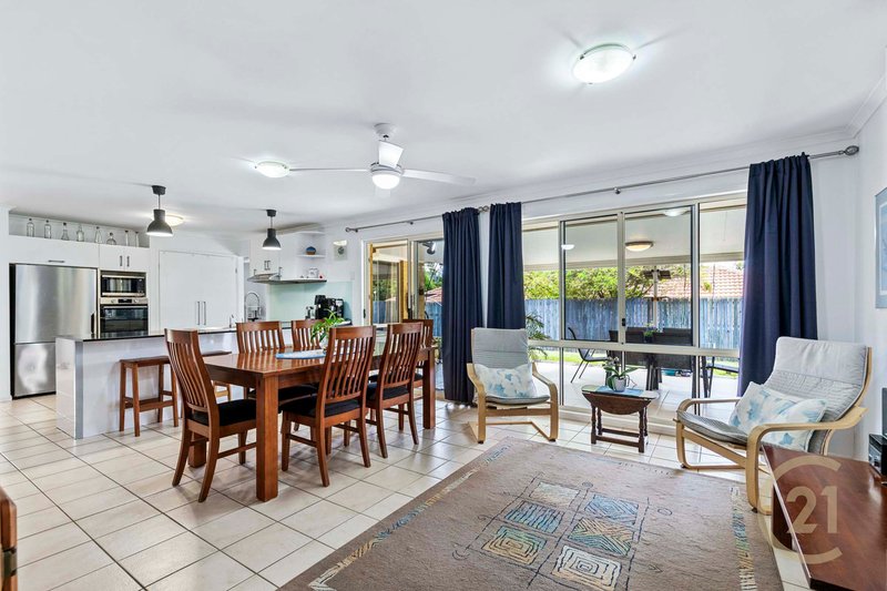 Photo - 8 Prospect Place, Upper Kedron QLD 4055 - Image 7