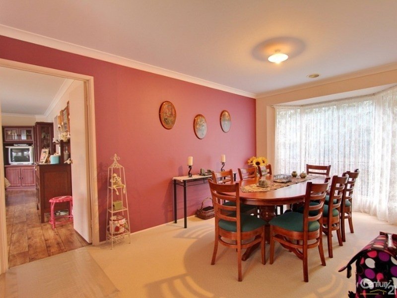 Photo - 8 Queens View Crescent, Lawson NSW 2783 - Image 4