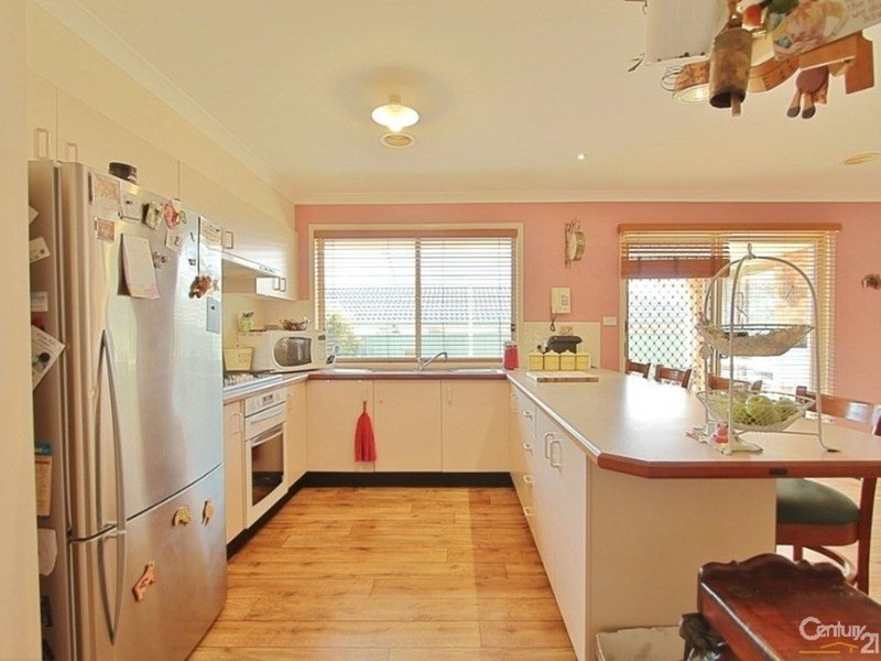Photo - 8 Queens View Crescent, Lawson NSW 2783 - Image 6