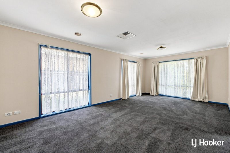 Photo - 8 Quinlivan Crescent, Dunlop ACT 2615 - Image 2