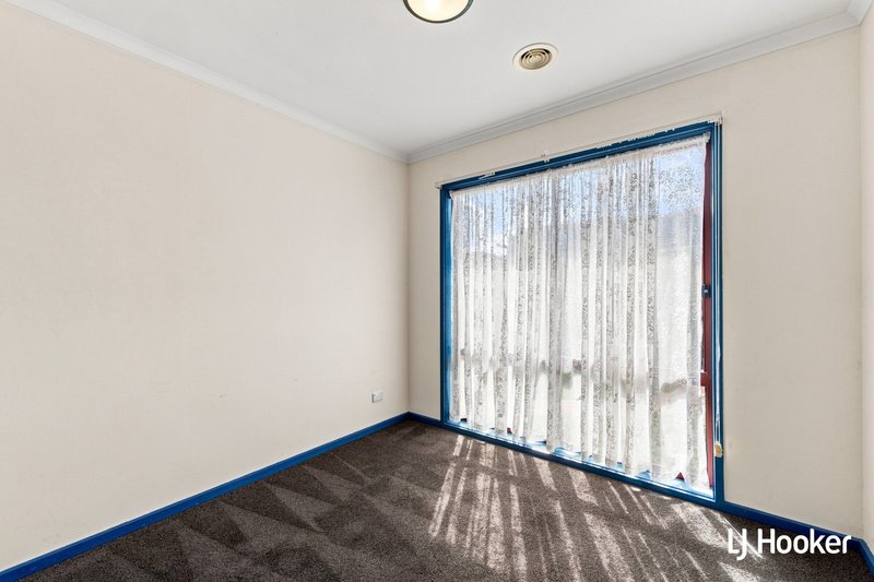 Photo - 8 Quinlivan Crescent, Dunlop ACT 2615 - Image 7