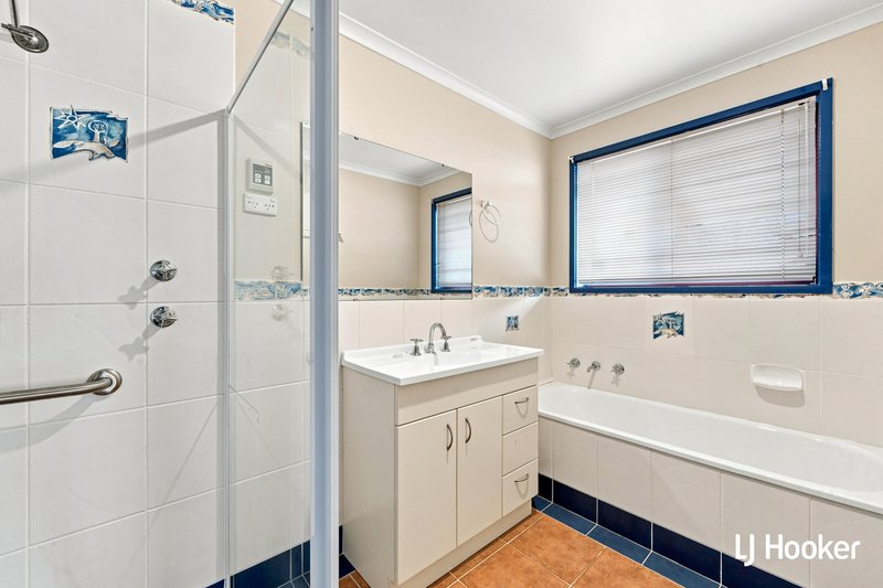 Photo - 8 Quinlivan Crescent, Dunlop ACT 2615 - Image 9