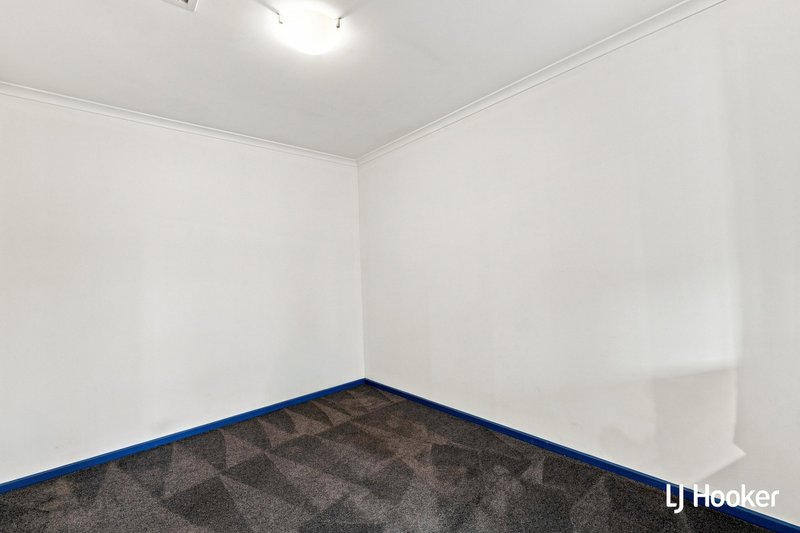 Photo - 8 Quinlivan Crescent, Dunlop ACT 2615 - Image 10