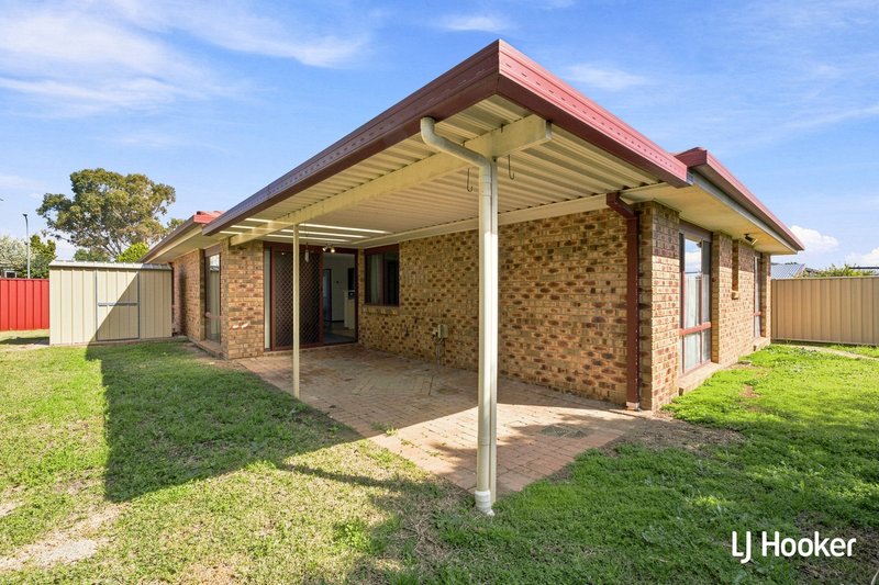 Photo - 8 Quinlivan Crescent, Dunlop ACT 2615 - Image 11