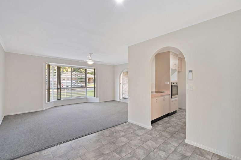 Photo - 8 Quinton Court, Mount Warren Park QLD 4207 - Image 4