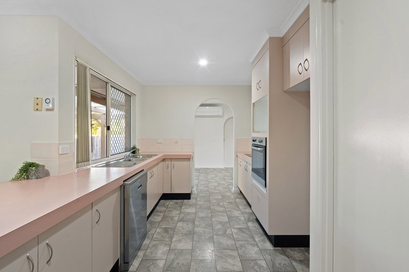 Photo - 8 Quinton Court, Mount Warren Park QLD 4207 - Image 6