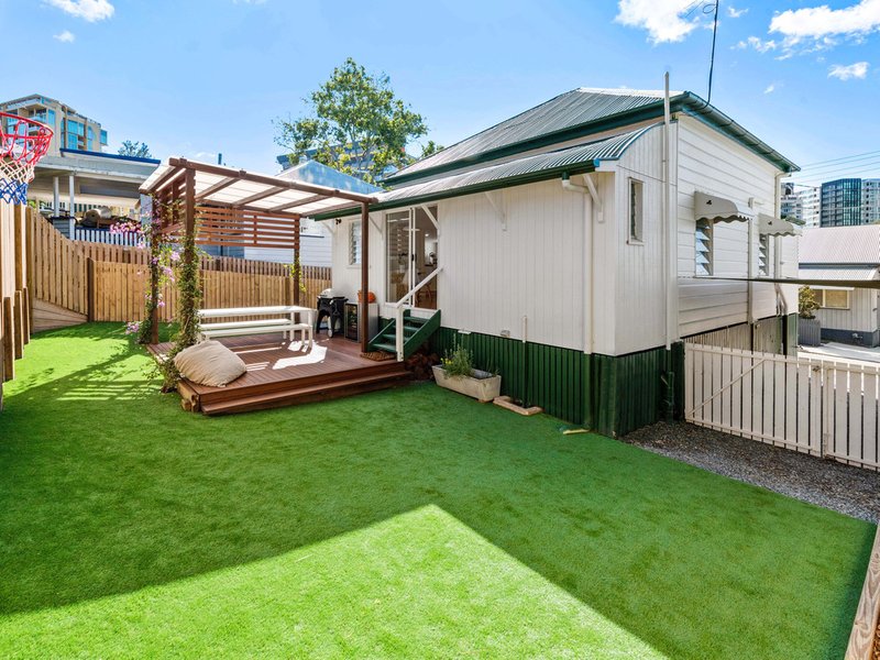 Photo - 8 Quinton Street, Kangaroo Point QLD 4169 - Image 16