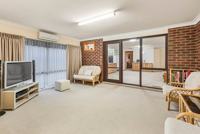 Photo - 8 Radiant Crescent, Forest Hill VIC 3131 - Image 10