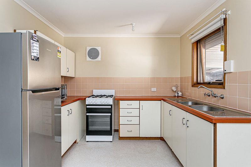 Photo - 8 Ralph Court, Parafield Gardens SA 5107 - Image 4