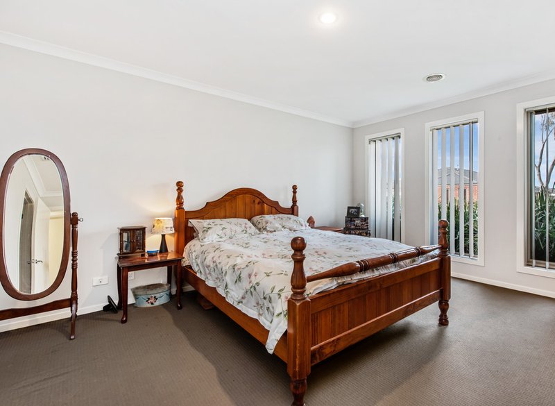 Photo - 8 Ramel Way, Pakenham VIC 3810 - Image 5