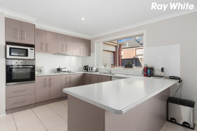 Photo - 8 Ramel Way, Pakenham VIC 3810 - Image 2