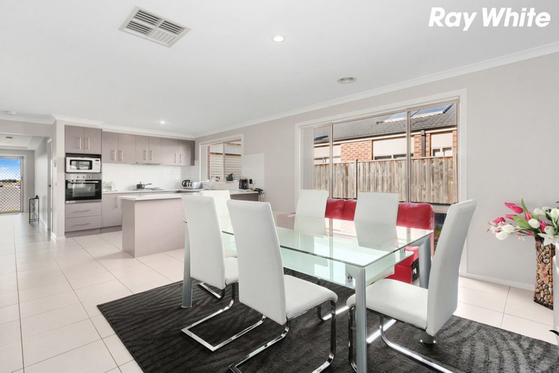 Photo - 8 Ramel Way, Pakenham VIC 3810 - Image 3