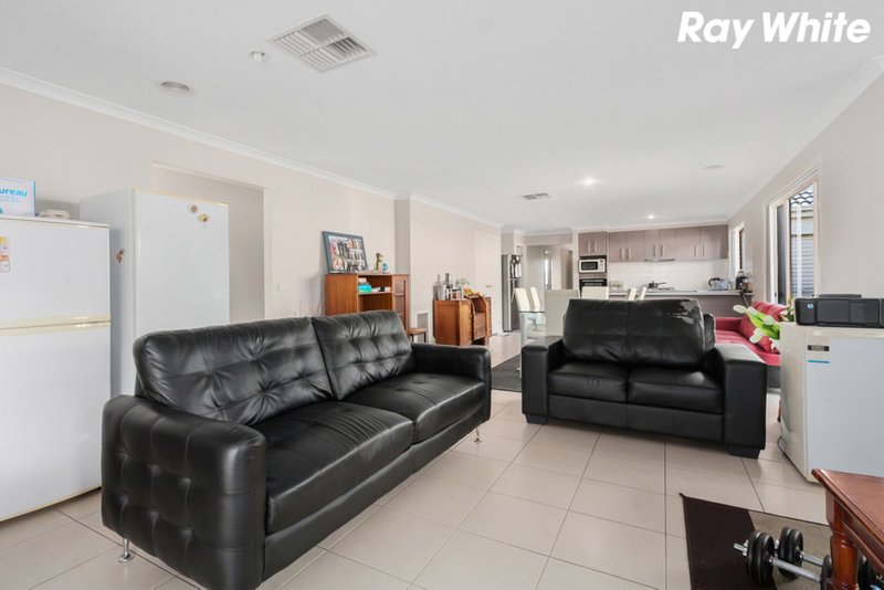 Photo - 8 Ramel Way, Pakenham VIC 3810 - Image 4