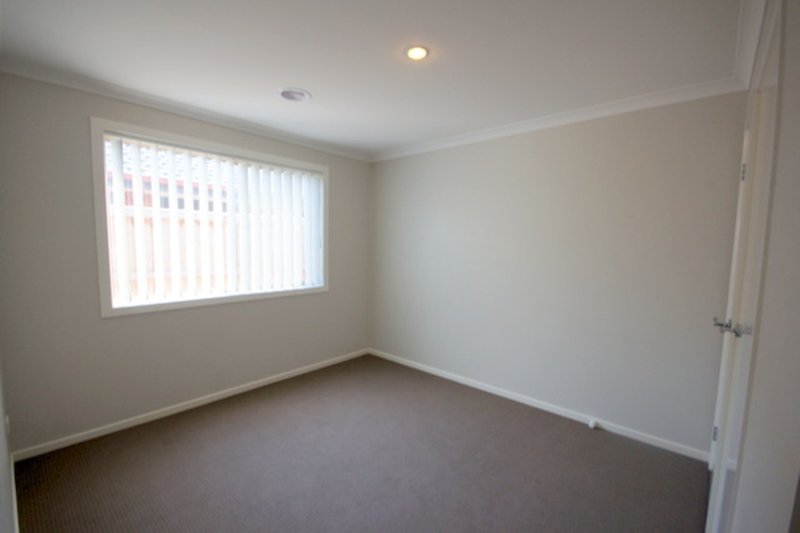 Photo - 8 Ramel Way, Pakenham VIC 3810 - Image 7