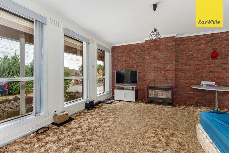 Photo - 8 Ravenna Street, St Albans VIC 3021 - Image 2