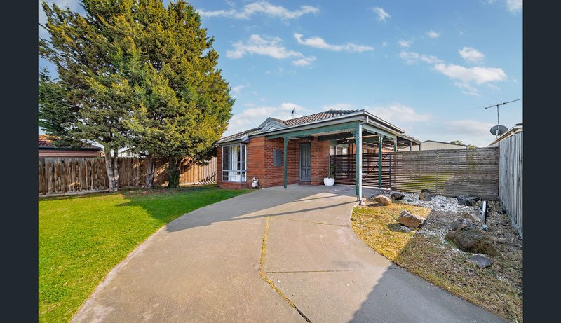 8 Reading Close, Roxburgh Park VIC 3064