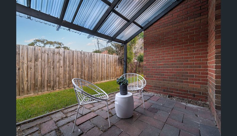 Photo - 8 Reading Close, Roxburgh Park VIC 3064 - Image 11