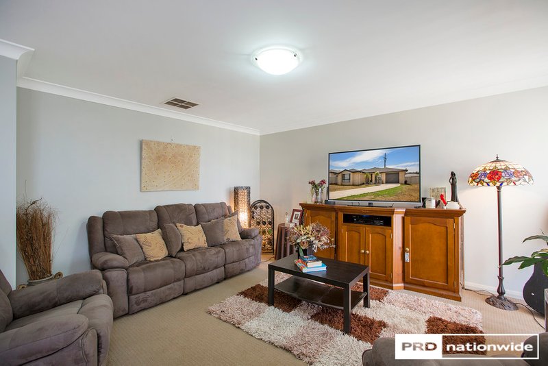 Photo - 8 Red Cedar Cove, Tamworth NSW 2340 - Image 2