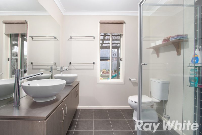 Photo - 8 Red Gum Circuit, Pakenham VIC 3810 - Image 11