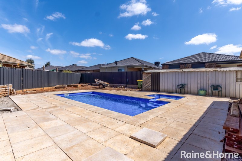 Photo - 8 Regal Court, Melton South VIC 3338 - Image 6