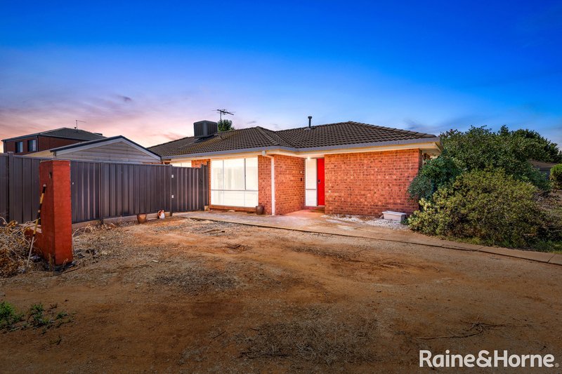 Photo - 8 Regal Court, Melton South VIC 3338 - Image 11