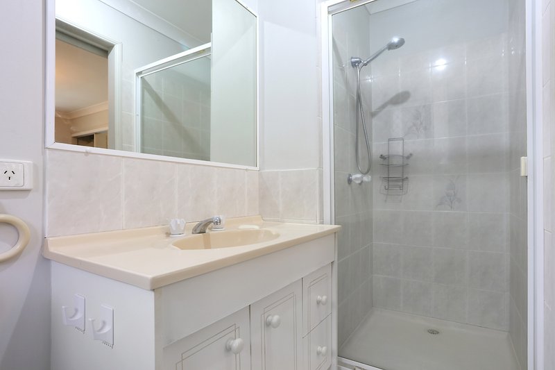 Photo - 8 Richfield Close, Nerang QLD 4211 - Image 9